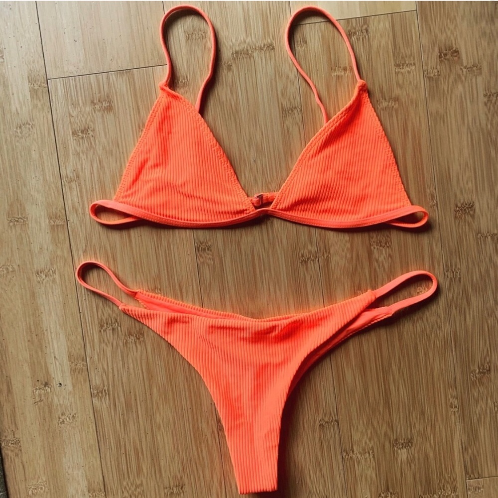 Frankie’s bikini orange set